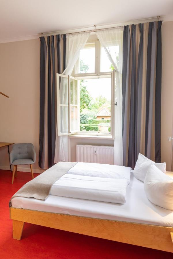 Kavaliershaus Krumke - Gaestehaus Im Schlosspark - Schluesselbox - Kein Tv Hotel Екстериор снимка