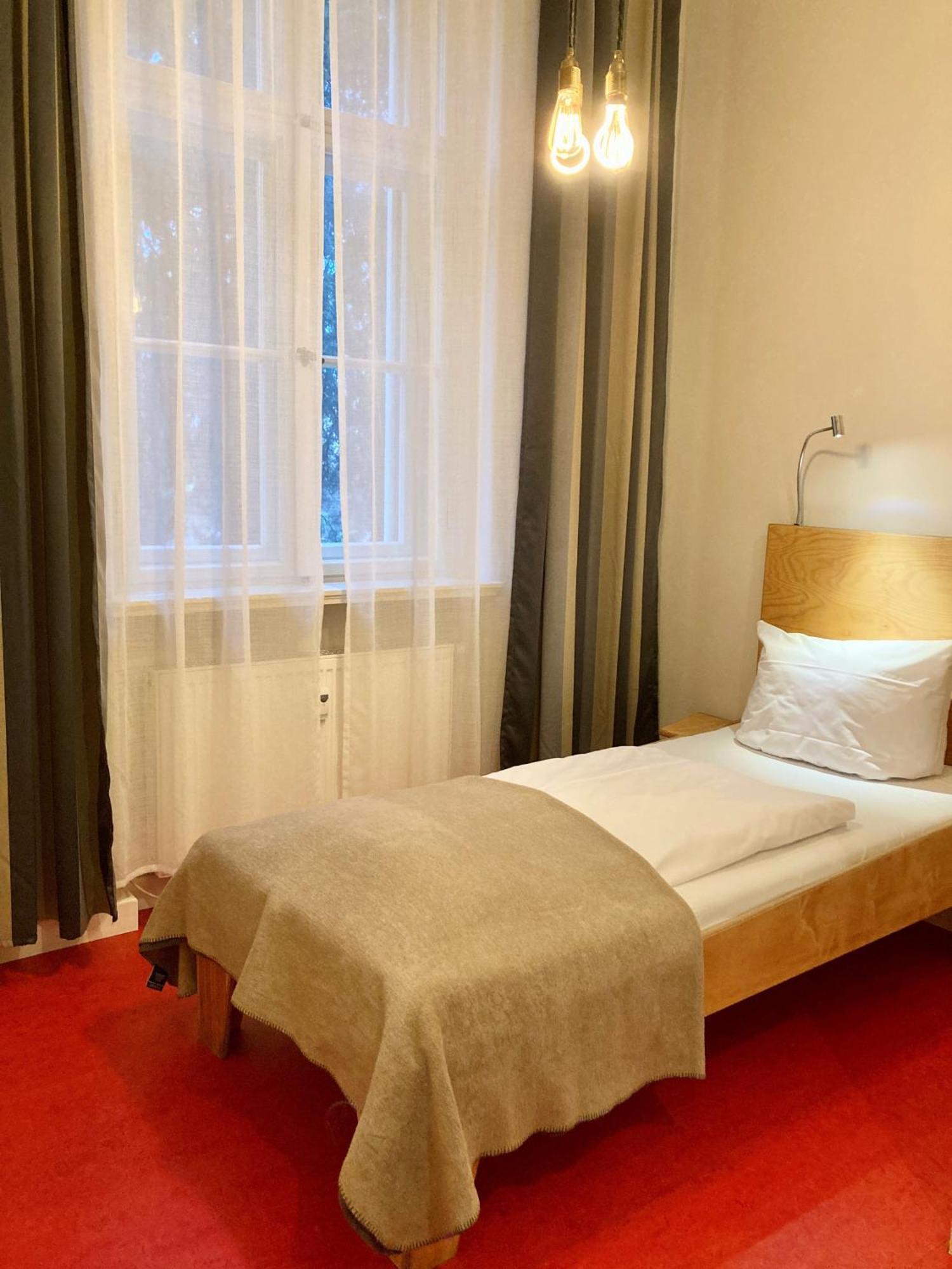 Kavaliershaus Krumke - Gaestehaus Im Schlosspark - Schluesselbox - Kein Tv Hotel Екстериор снимка